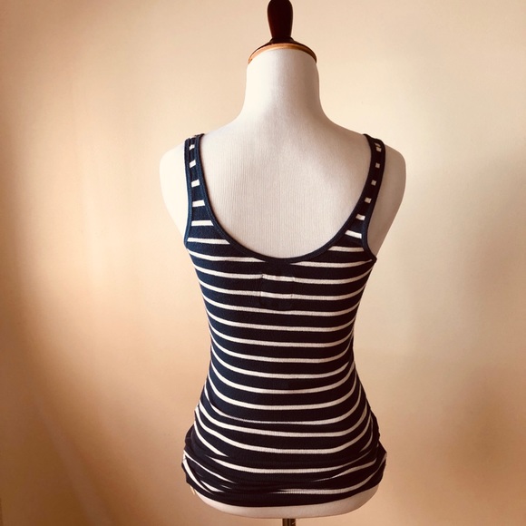 Tank tops - Picture 2 of 3